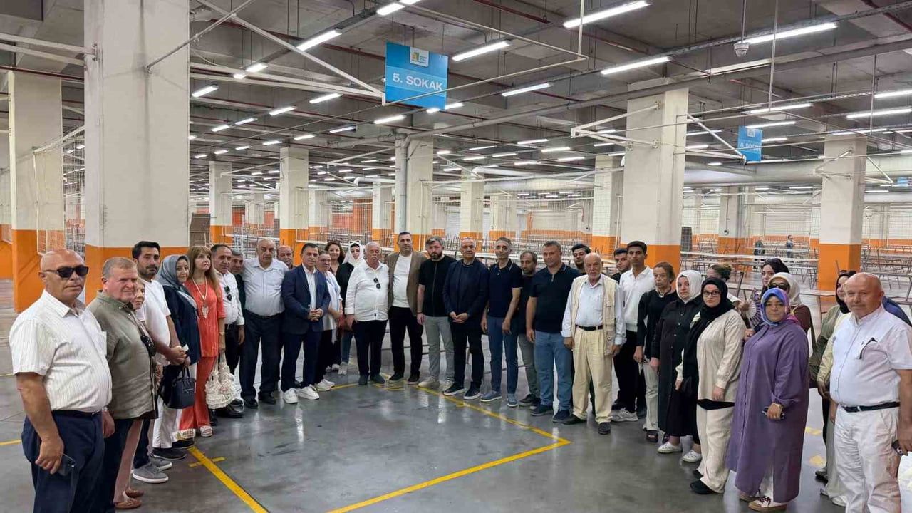 AK Parti'nin 'AK Belediyeciliği Yerinde Gör' programı Başakşehir'de başladı