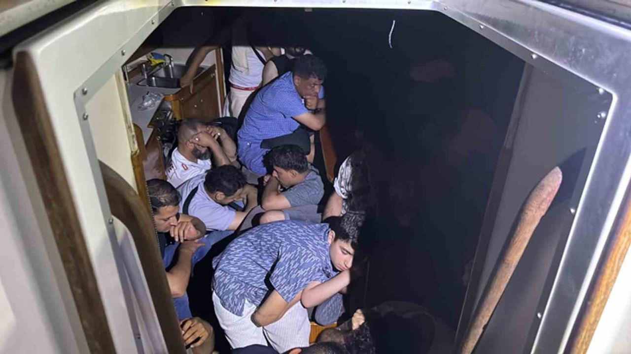 Akbük açıklarında yelkenlide 40 düzensiz göçmen ve iki şüpheli yakalandı
