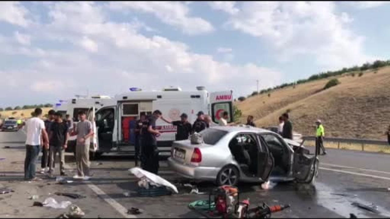 Akçadağ'da zincirleme kaza: sekiz kişi yaralandı