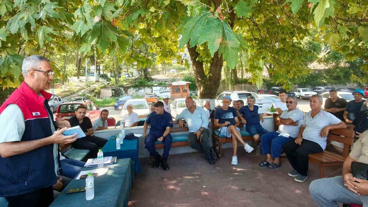 Akçakoca'da sezon öncesi temiz deniz çağrısı: balıkçılara sıfır atık eğitimi