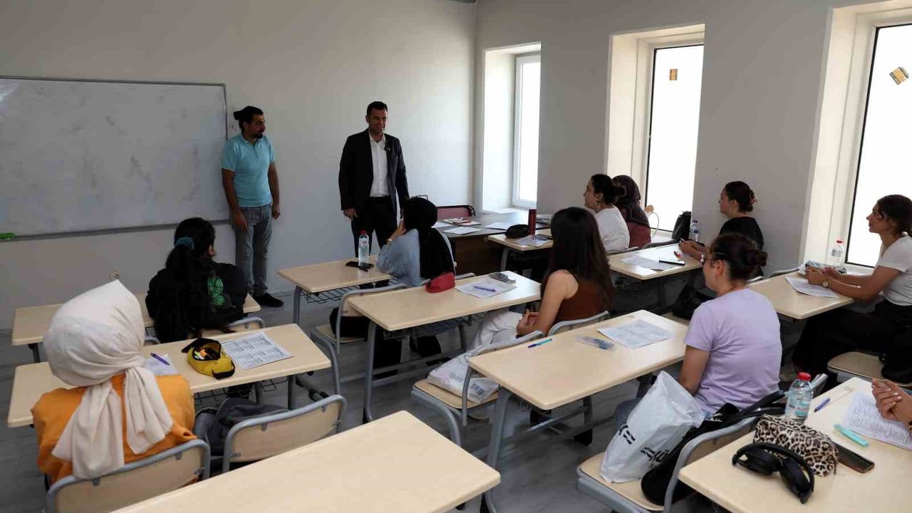 Akdeniz'de gençlere ücretsiz etüt ve kaynak desteğiyle gelecek yatırımı
