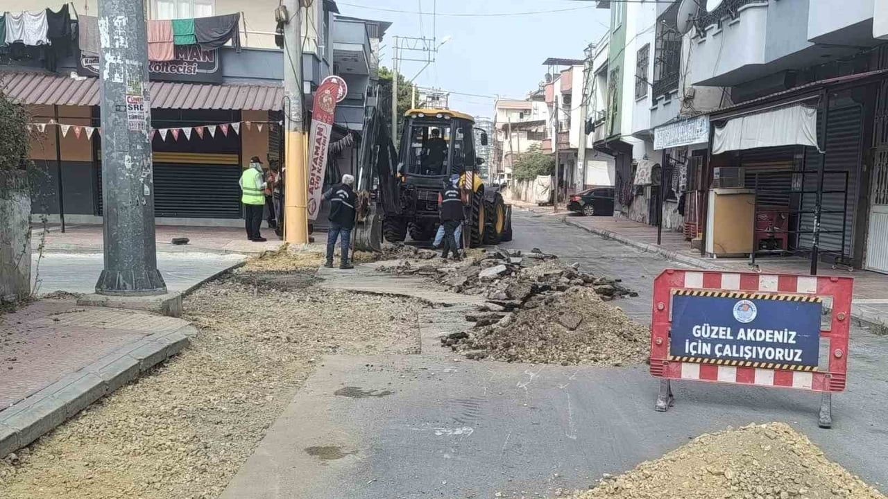 Akdeniz’de mahalle mahalle yol ve kaldırım yenileme seferberliği