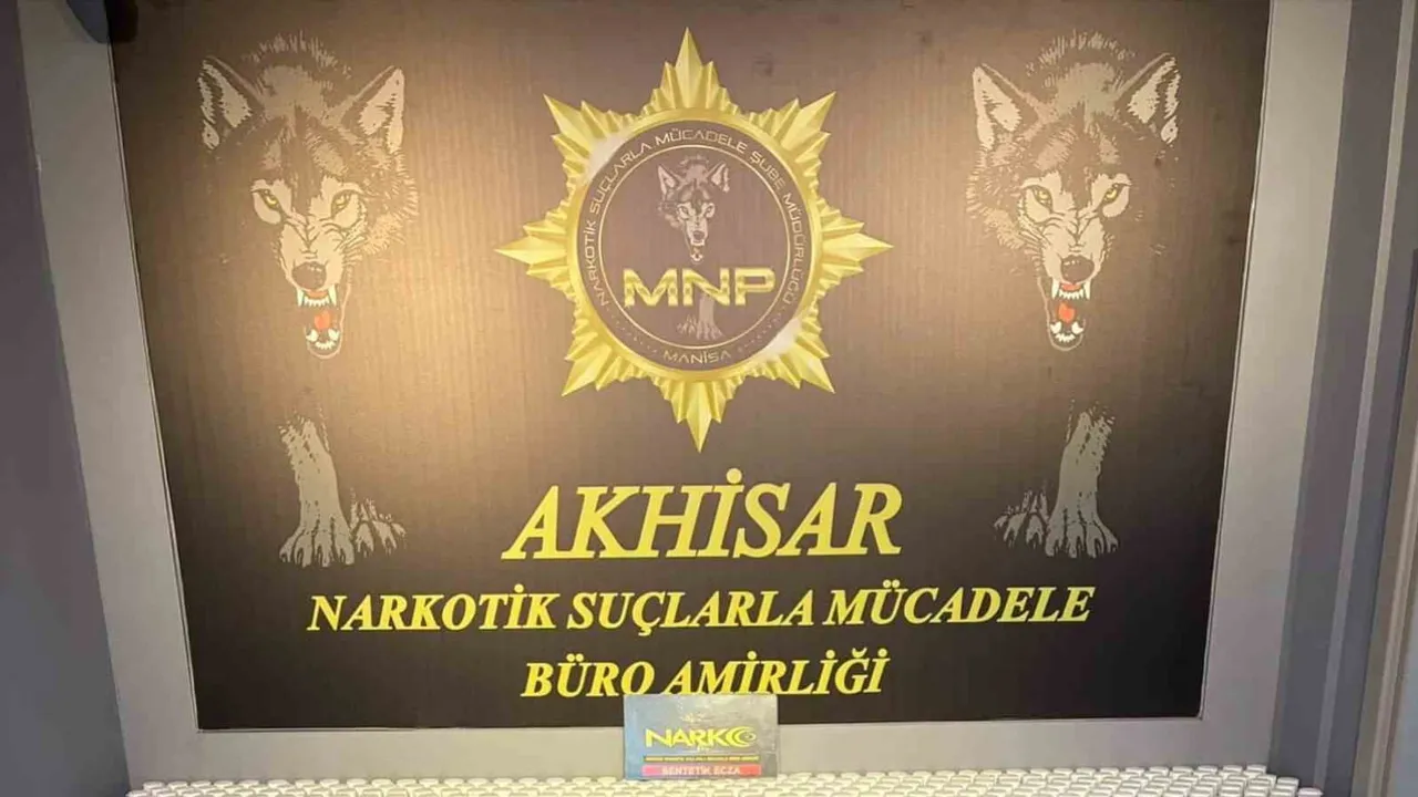 Akhisar'da planlı operasyonda 30 bin 951 sentetik ecza hapı ele geçirildi