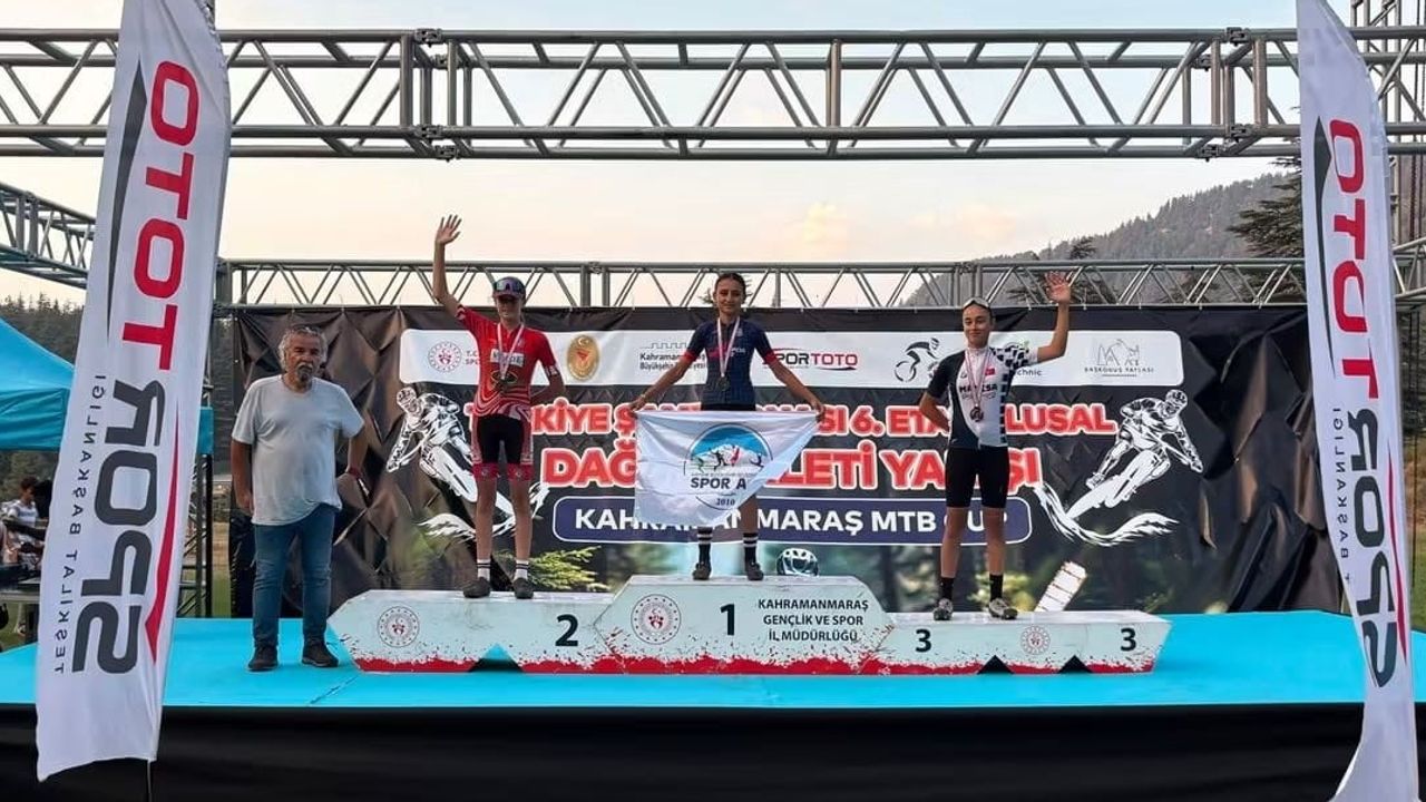 Akhisar'ın genç pedalları Kahramanmaraş'ta kürsüleri paylaştı