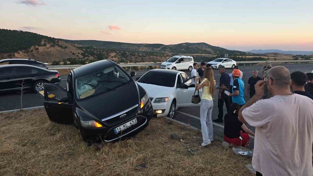 Akşam trafiğinde çarpışma: Bingöl'de üç kişi yaralandı