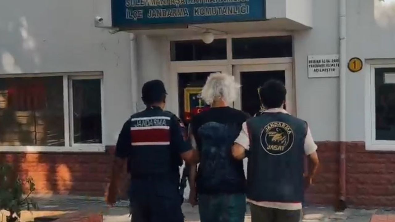 Aküsü biten motosikletini durağın arkasında bıraktı, jandarma hırsızı yakaladı