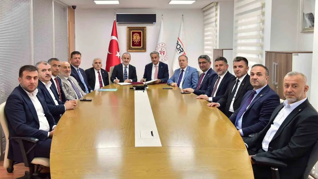 Akyazı'ya sekiz yeni mahalle spor tesisi kuruluyor