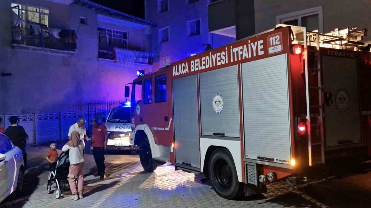Alaca'da oyun sırasında mazgala sıkışan çocuğu itfaiye ekipleri kurtardı