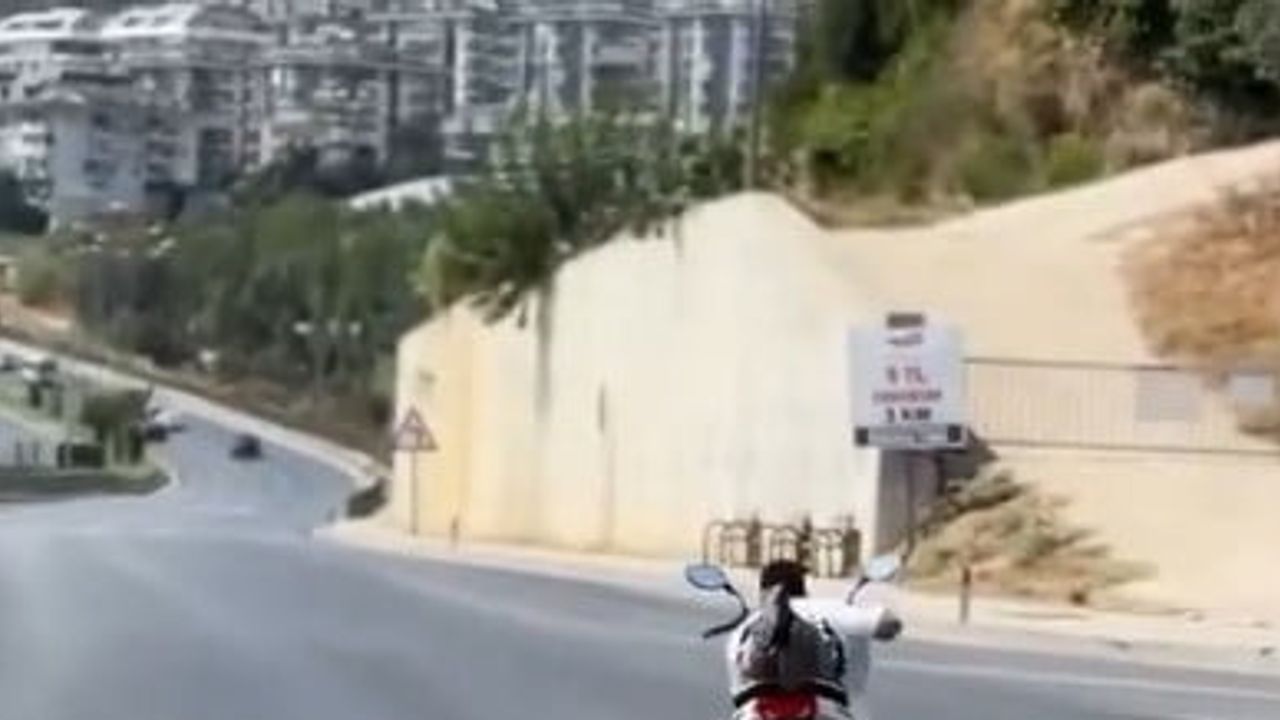 Alanya çevreyolunda tehlikeli akrobasi: sürücü kameraya takıldı