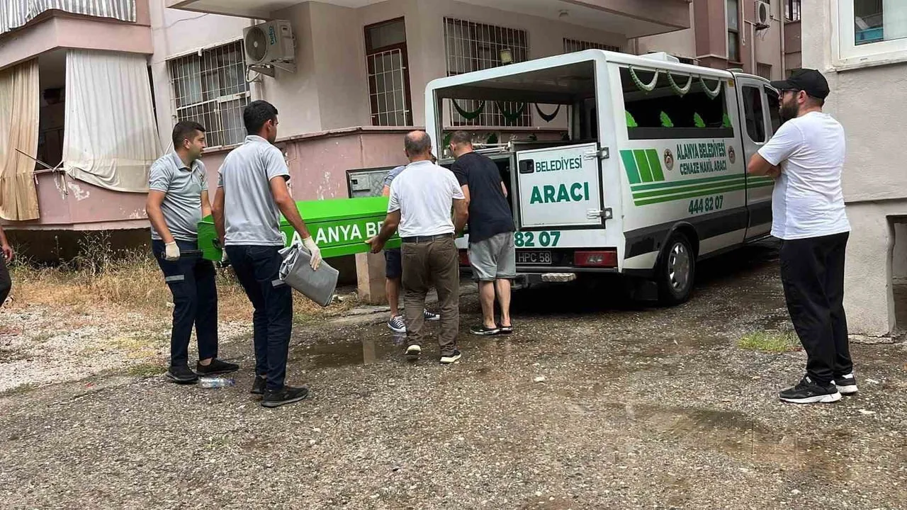 Alanya'da balkon düşüşü: 82 yaşındaki Ayşe Sevindi yaşamını yitirdi