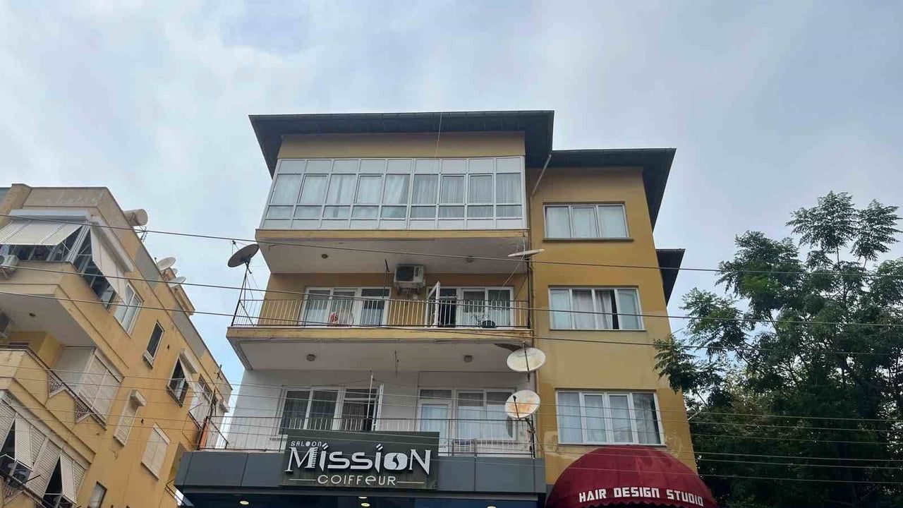 Alanya'da balkon yangını: ev sakinlerinin müdahalesi büyümeyi önledi