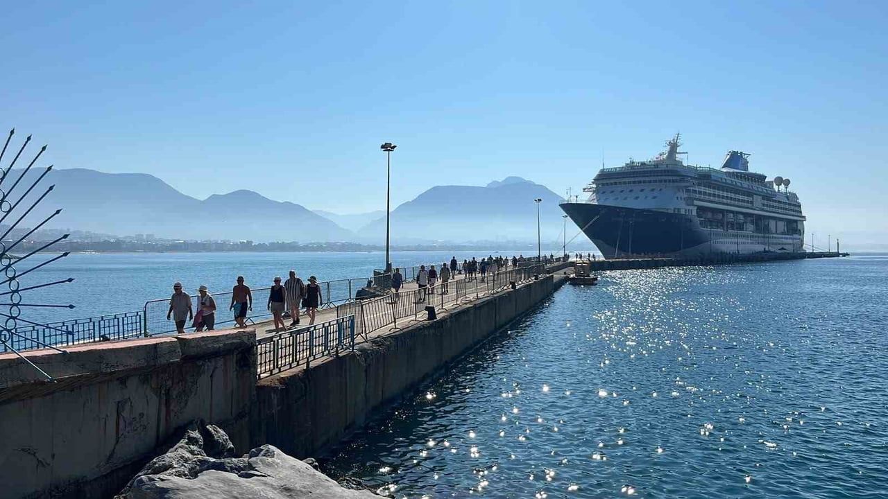 Alanya'da bir günde binlerce ziyaretçi: lüks kruvaziyer ilçe turizmini canlandırdı