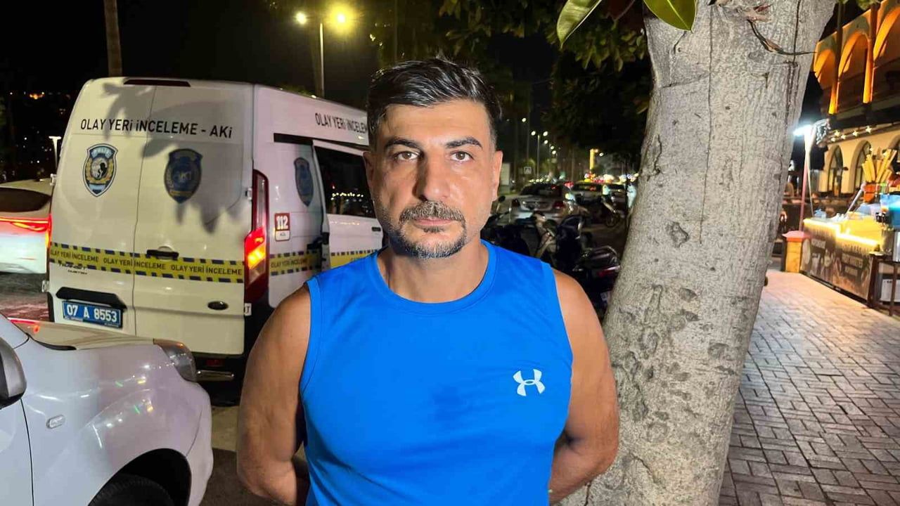 Alanya'da kasadan para isteyen maskeli şüpheli iş yeri sahibine direnince kaçtı