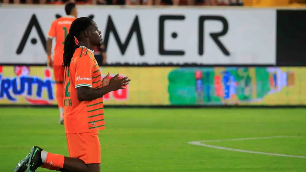 Alanya'da temkinli açılış: corendon alanyaspor ile Beşiktaş 15'te 0-0