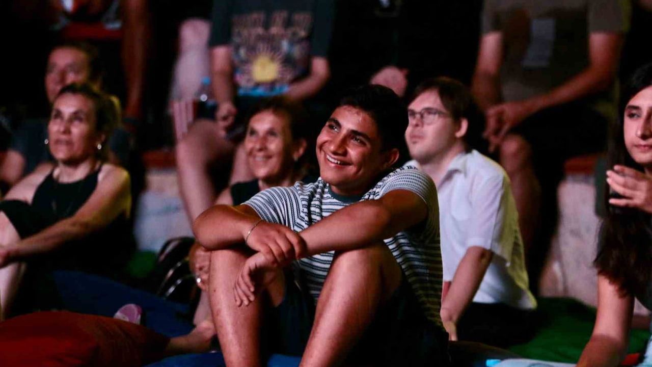 Alanya’da yaz akşamları yeşilçamla canlandı: Neşeli Günler gösterimiyle başladı
