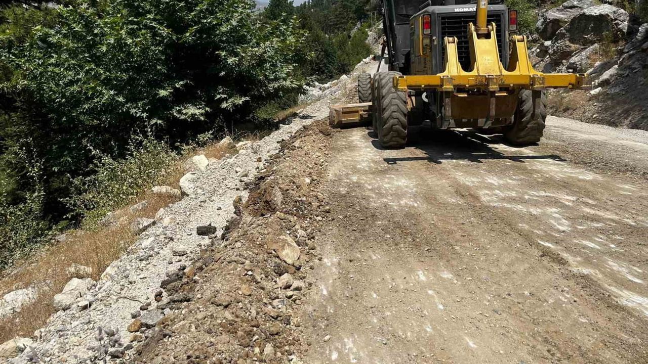 Alanya'nın kırsal yollarında bakım humması