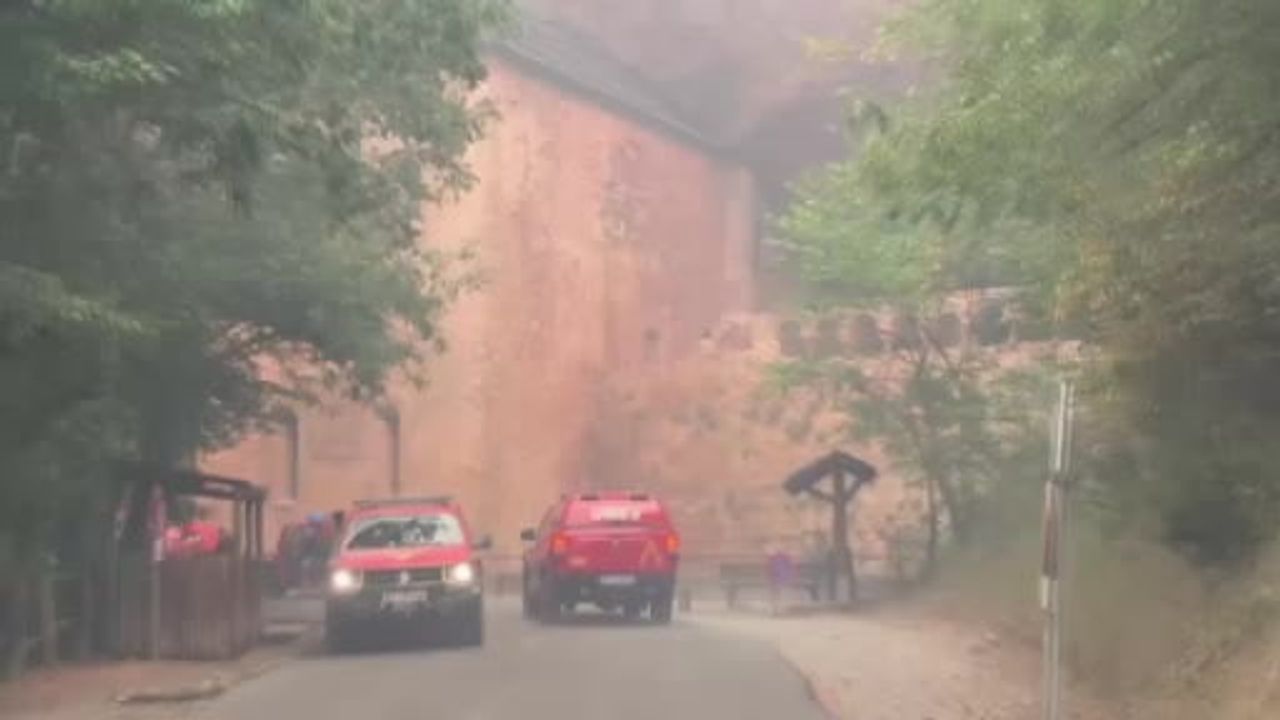 Alevler Huesca'daki San Juan de la Pena manastırını tehdit etti, kralların kalıntıları tahliye edildi