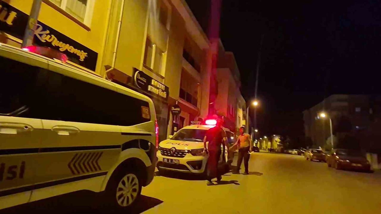 alkollü sürücü polis aracında kapıları karıştırınca ilginç anlar yaşandı