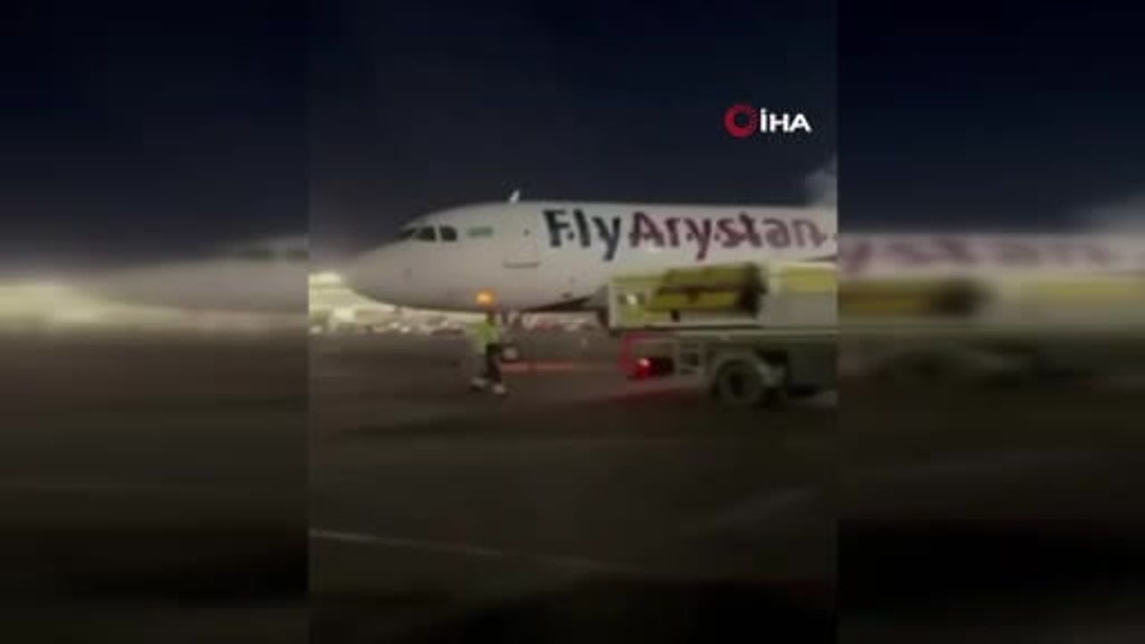 Almatı'da bakım sırasında uçakta çıkan yangın kısa sürede söndürüldü