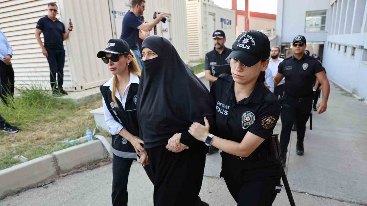 Alparslan Kuytul ve eşi cezaevine gönderildi; Adana'daki operasyonda 56 kişi gözaltında