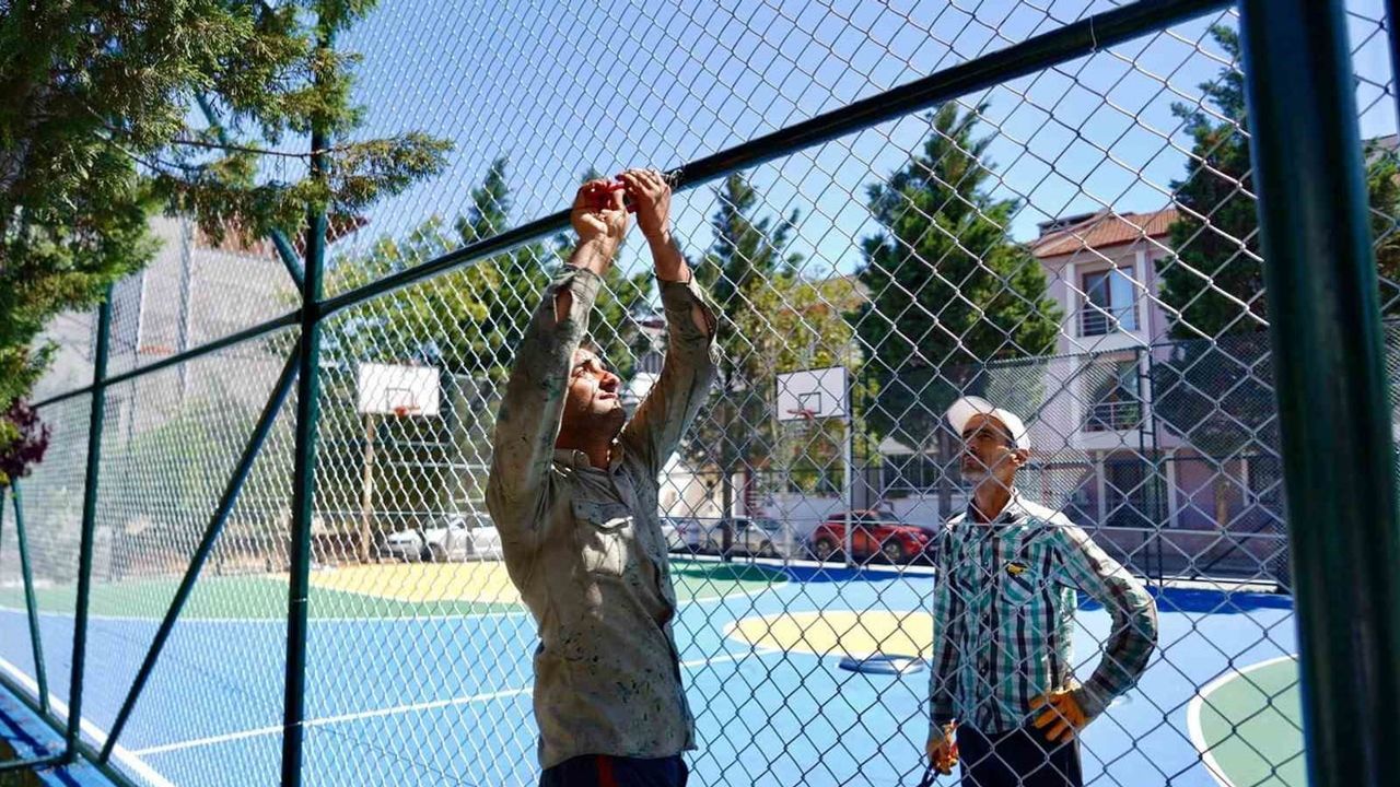 Altıeylül'ün parklarına kapsamlı yenileme eli
