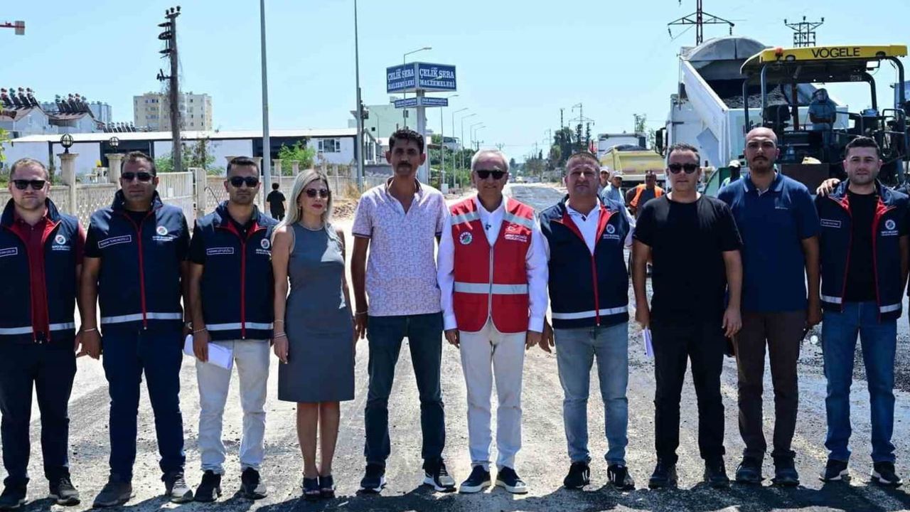 Altınova Şelale Caddesi'ne sıcak asfaltla dört mahallenin konforlu bağlantısı