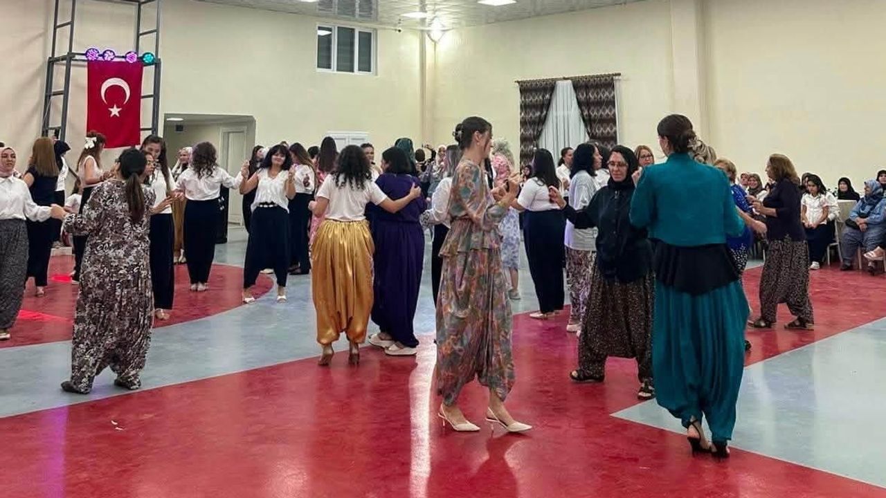 Altıntaş'ta şalvar gecesinde birlik ve kültür vurgusu