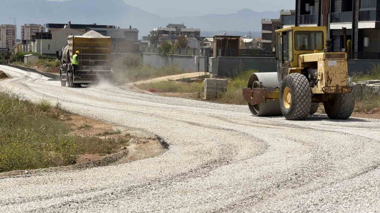 Altyapı tamamlandıkça Altıntaş yolları eş zamanlı yenileniyor