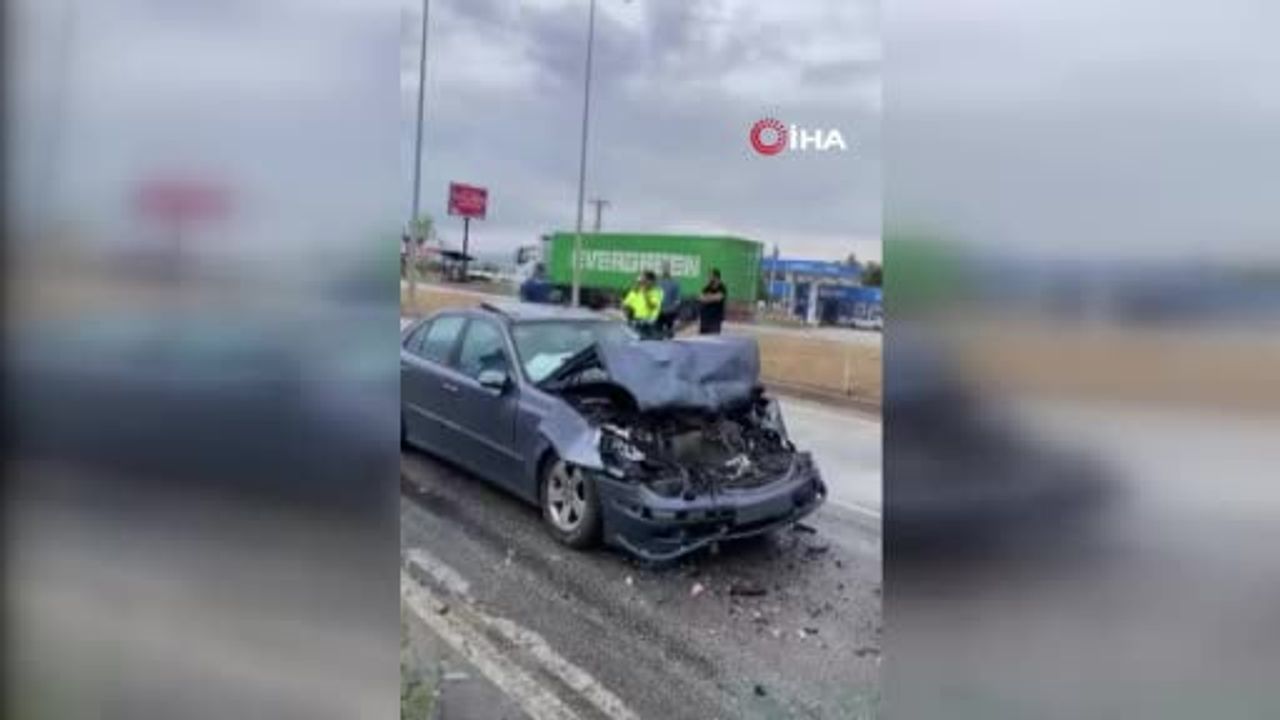 Amasya'da otogar kavşağında üç aracın karıştığı çarpışma: 11 yaralı