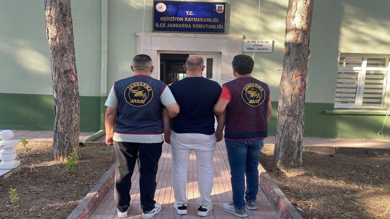 Amasya'da yakalanan kırmızı bültenli şüpheli iade için Ankara'ya gönderildi