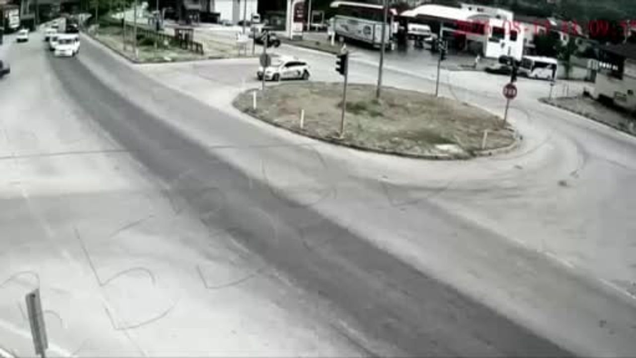 Amasya’da yangına giden itfaiye aracının karıştığı kaza: otomobil sürücüsü yaralandı