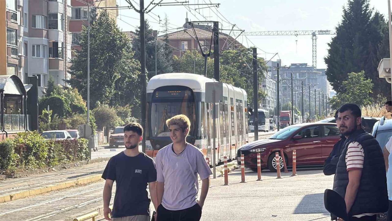 Anadolu Üniversitesi durağında tramvay çarpması: tanıklar kasten çarpma iddiasında