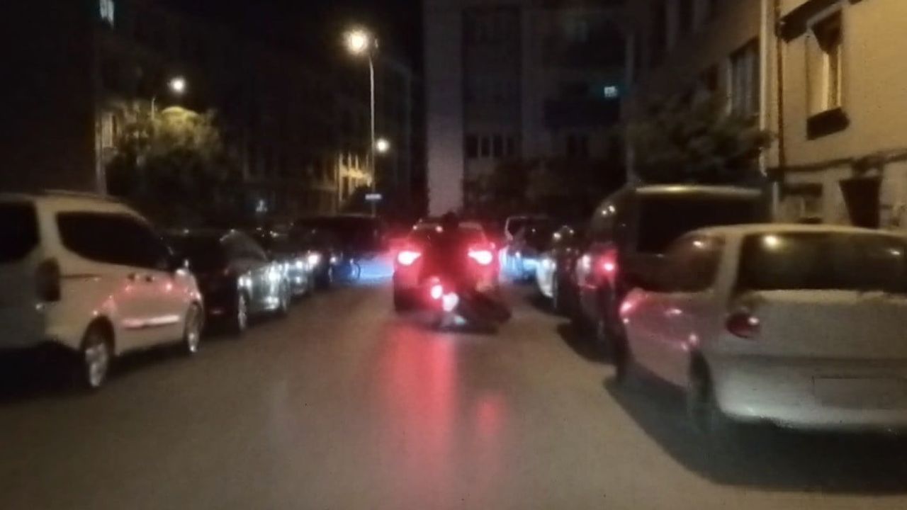 Ani fren motosikleti savurdu: kask kamerası tehlikeyi kaydetti