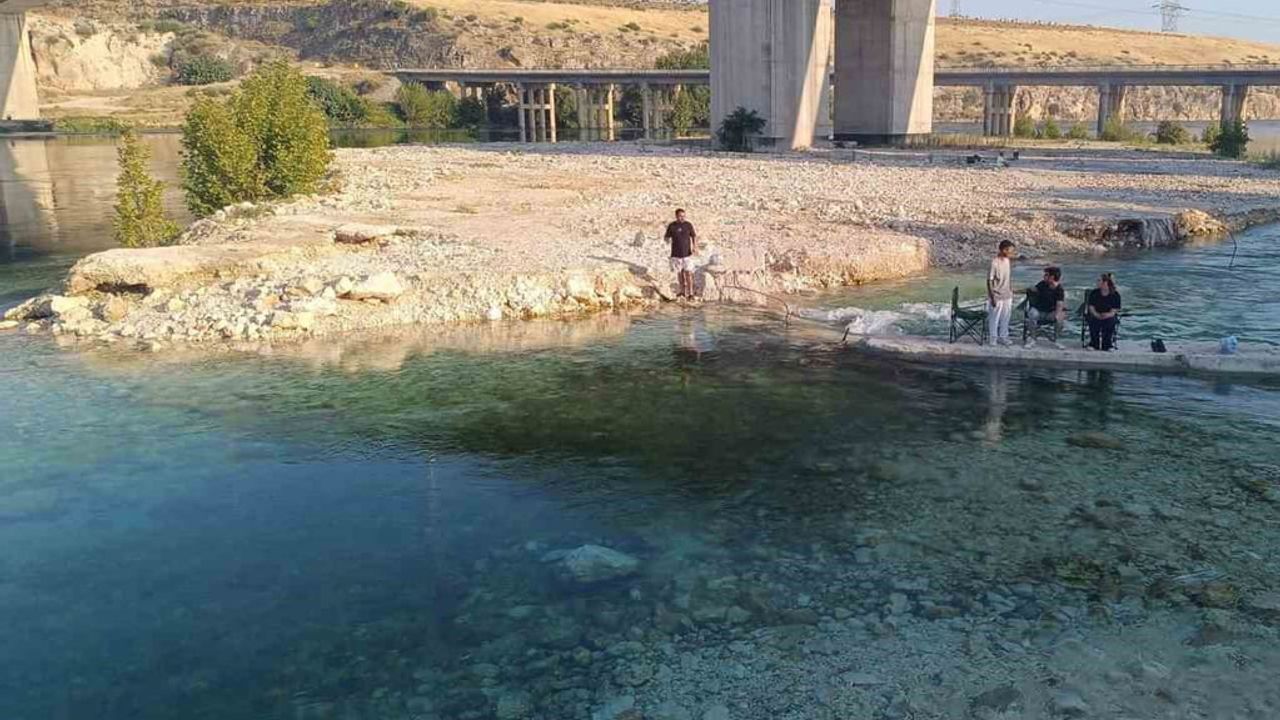 Ani su yükselmesi Fırat kıyısındaki pikniği sekteye uğrattı