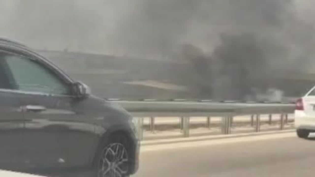 Anız dumandan kapanan yolda zincirleme kaza: 13 araç, 8 yaralı