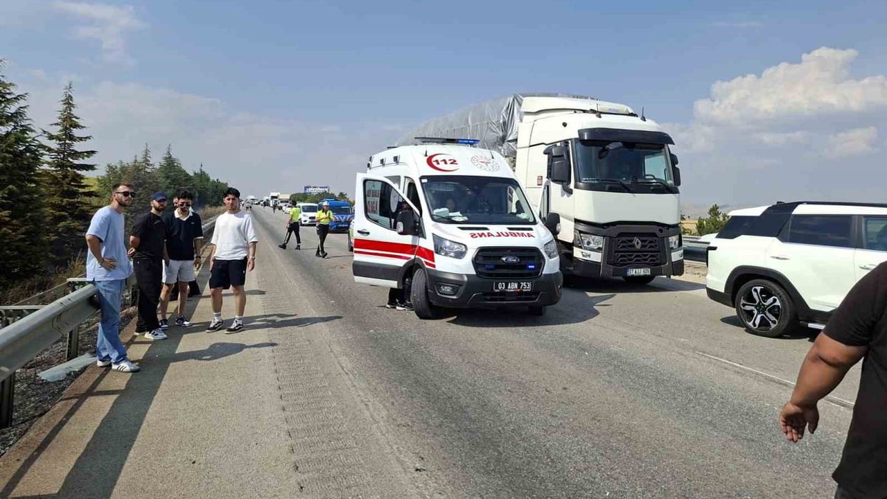 Anız yangını görüşü kapattı, 13 araç zincirleme kazaya karıştı