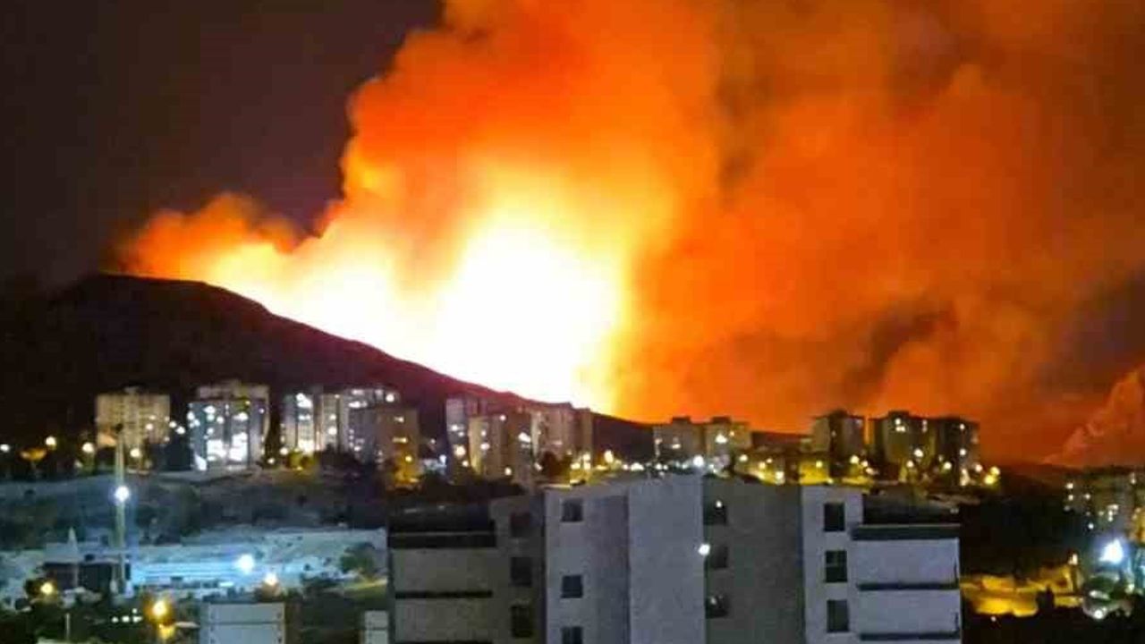 ankara mamak'ta ağaçlık alanda yangın söndürme çalışmaları sürüyor