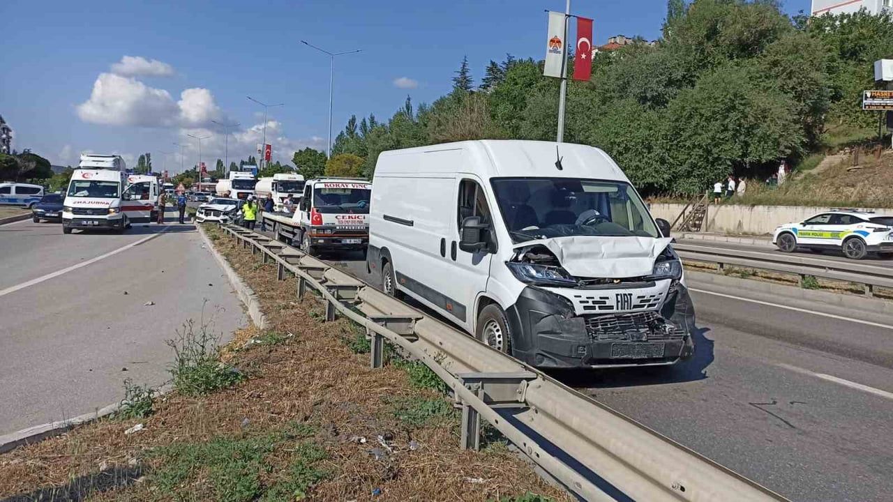 Ankara-Samsun karayolunda aksama: Havza'da zincirleme kaza iki yaralı