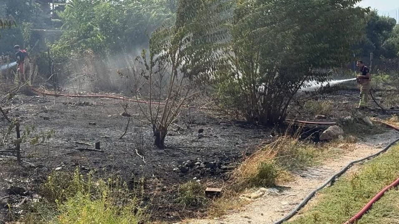 Antakya'da bahçe yangını itfaiye müdahalesiyle büyümeden söndürüldü