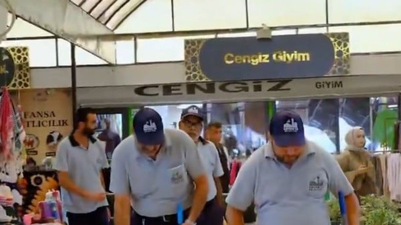 Antakya'da Uzun Çarşı'ya yoğun temizlik uygulaması