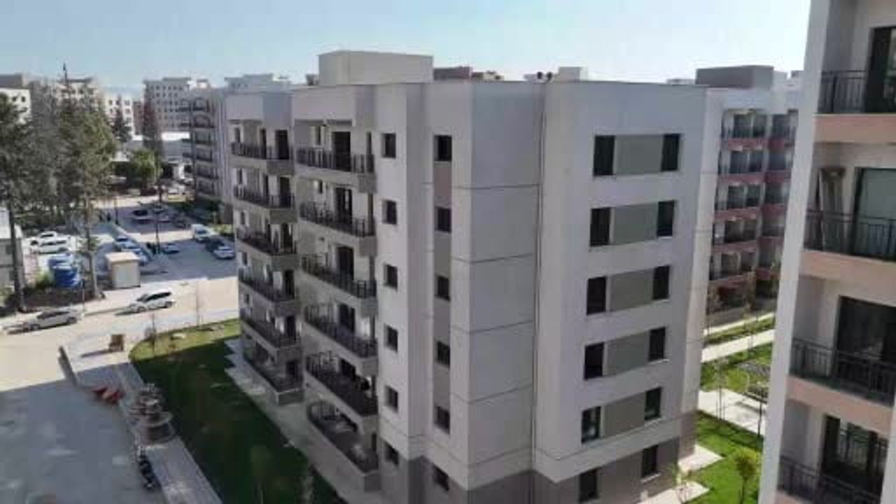 Antakya’da yeniden inşa edilen konutlara tekniker ve vatandaşlardan övgü