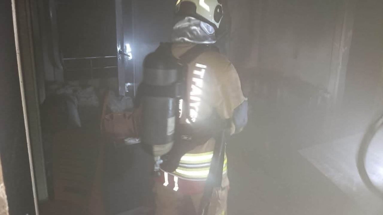 Antakya Zülüflühan'da ev yangını ekiplerin müdahalesiyle can kaybı olmadan kontrol altına alındı