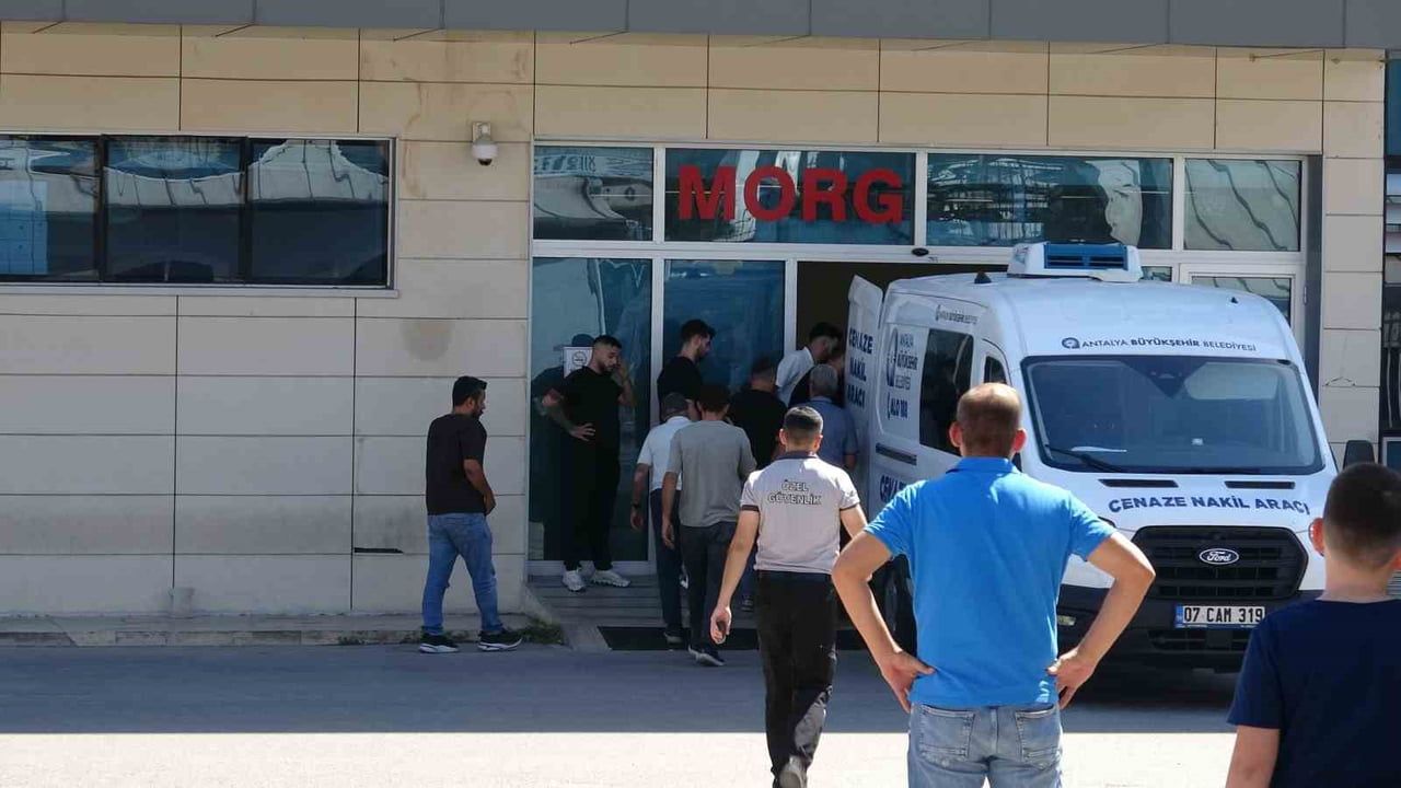 Antalya Aksu'da köprü altı kazasında hafif yaralanan yaşlı adam iç kanamadan hayatını kaybetti