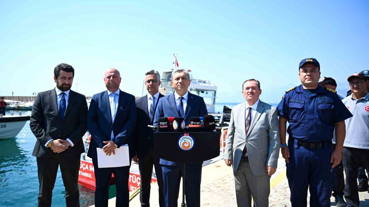 Antalya'da deniz çöplerinin izinde: karada, denizde ve limanlarda araştırma