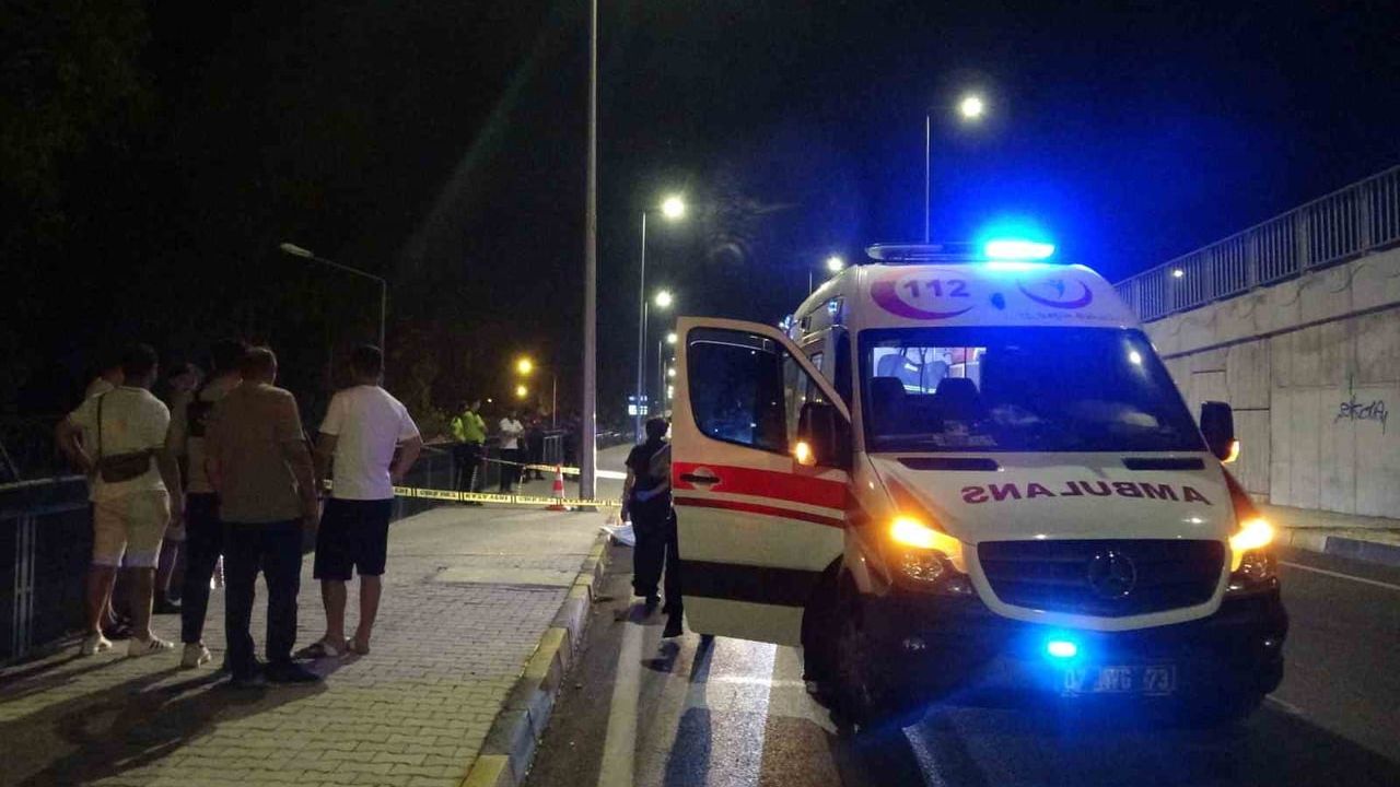 Antalya’da kaldırıma çarpan motosiklet sürücüsü hayatını kaybetti