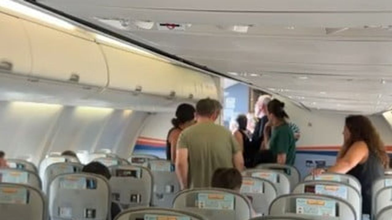Antalya havalimanı'nda SunExpress yolcuları bagaj belirsizliği ve uzun bekleyiş yaşadı