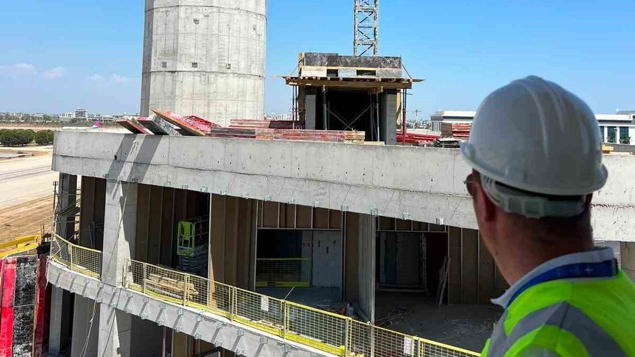 Antalya havalimanı'nda yükselen kontrol kulesi 46 metreye ulaştı