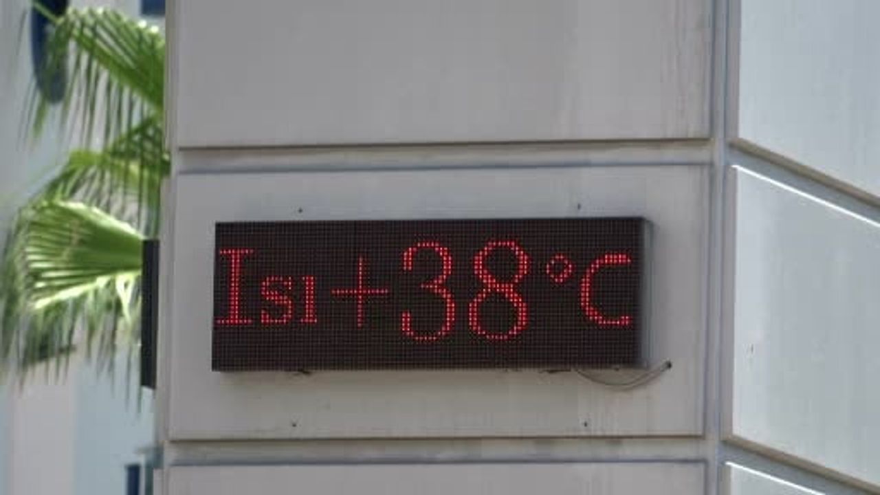 Antalyalıların serinleme reçetesi: eksi 8 derecelik buz pisti