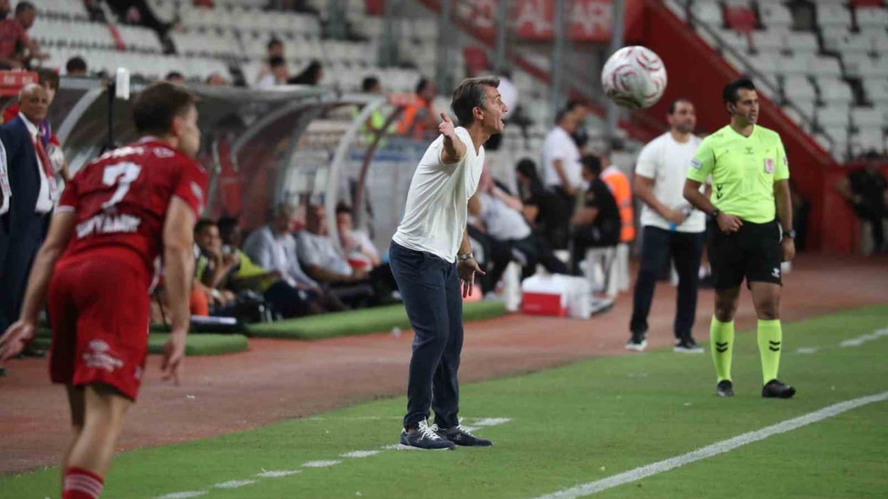 Antalyaspor evinde eksik kaldı, Sarıyer 2-1 galip geldi
