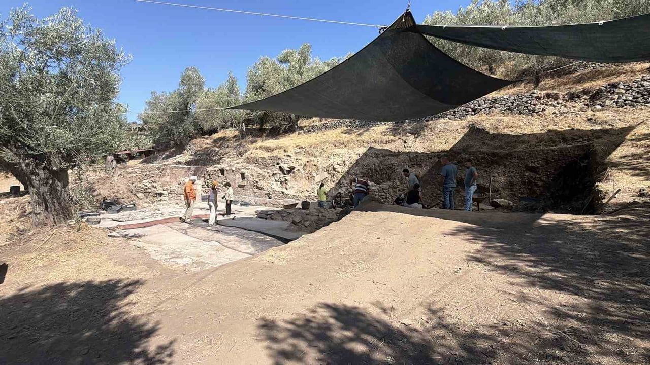 Antandros'ta piskoposluk merkezine ait 1.600 yıllık kilise gün yüzüne çıkıyor